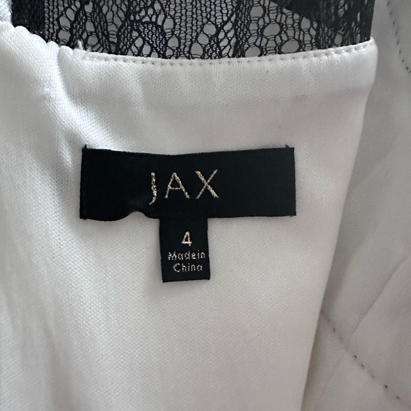 Size 4 White with black lace dress. In perfect condition. - Picture 6 of 10